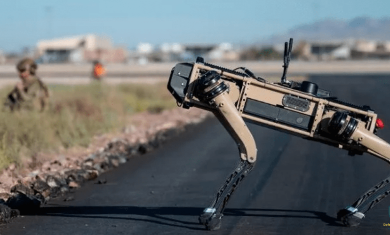 بالفيديو: كلب آلي قادر على حمل الأسلحة وإطلاقها