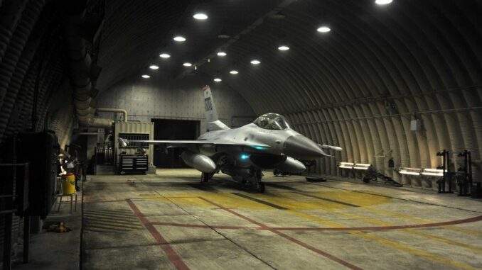 مخابئ “خفية” للمقاتلات المصرية.. ما حقيقة الصورة؟