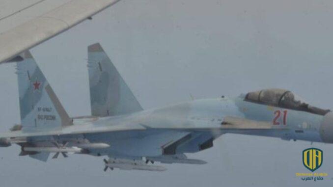 فيديو: مروحية من طراز “مي-26” تنقل مقاتلة من طراز “سو-27” عبر الحبال في منظر فظيع