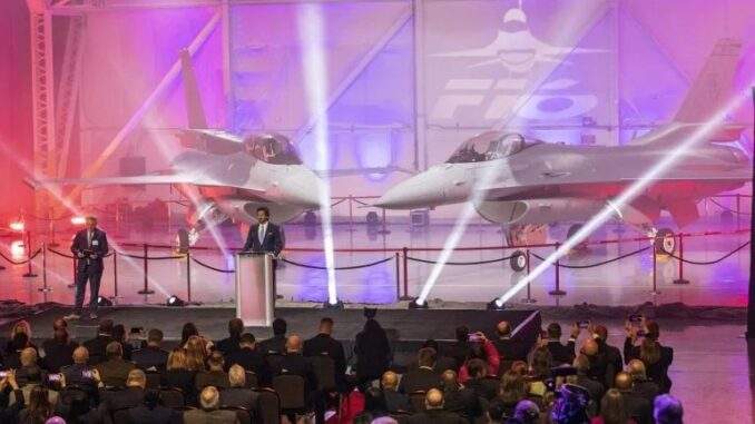 “لوكهيد مارتن” تسلّم أول طائرتين من طراز “إف-16 بلوك 70” لسلوفاكيا