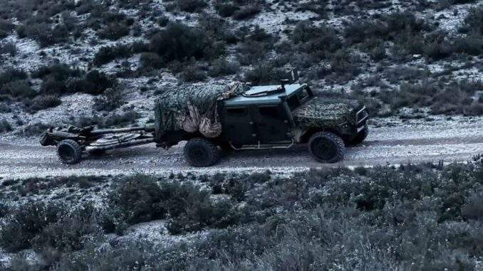 الجيش الإسباني يعزز قدراته المدفعية بمركبات Vamtac ST5 رباعية الدفع