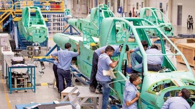 “بوينغ” تتلقى طلبًا لإنتاج مروحيات هجومية إضافية من طراز “أباتشي”