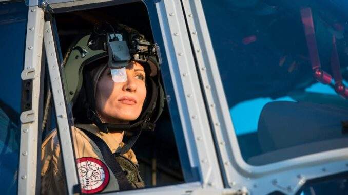 “تاليس” تزود بولندا بخوذ طيارين لطائرات “إف إيه-50”