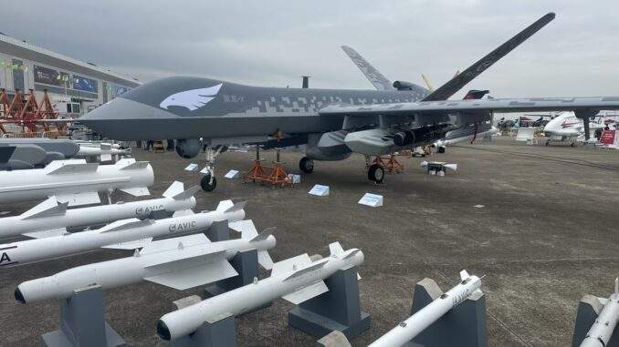 الصين تطلق “وينغ لونغ إكس”.. مسيرة متعددة المهام تغزو سماء المعارك