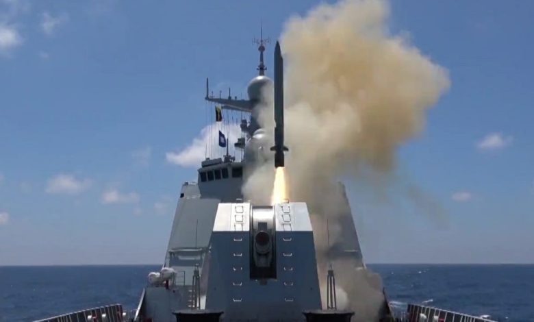 بالفيديو: صاروخ صيني من طراز  “YJ-18A” يصيب سفينة ويدمرها