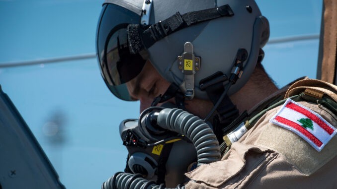 القوات الجوية اللبنانية تنفذ رماية جوية موجهة باللايزر (فيديو)