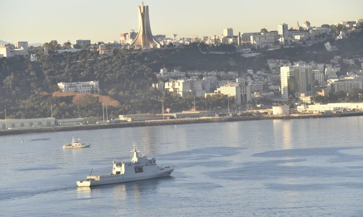 يشترك البلدان في اعتبار المغرب الدولة “العدو”.. اسبانيا والجزائر تجريان مناورات عسكرية لهذه الأسباب