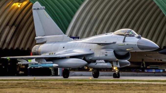 أسرار الصفقة التي هزت الشرق الأوسط.. لماذا تحولت مصر إلى الطائرات الصينية؟