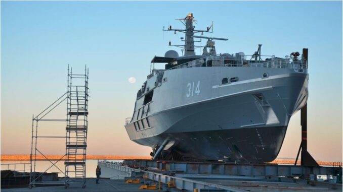 موقع “آرمز ترايد” يكشف عن قيام أستراليا بدعم بحريتها بسفن عسكرية مطوّرة.. هذه هي مواصفاتها