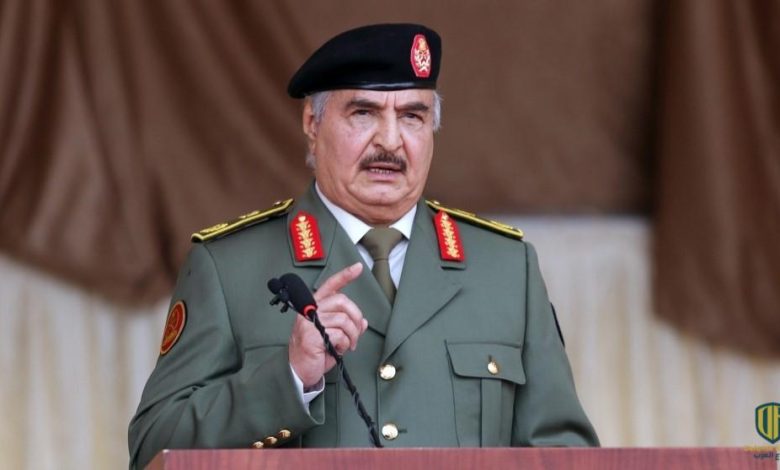 في أضخم عرض عسكري في تاريخ البلاد.. حفتر يؤكد أنه على استعداد لفرض السلام بالقوة في ليبيا