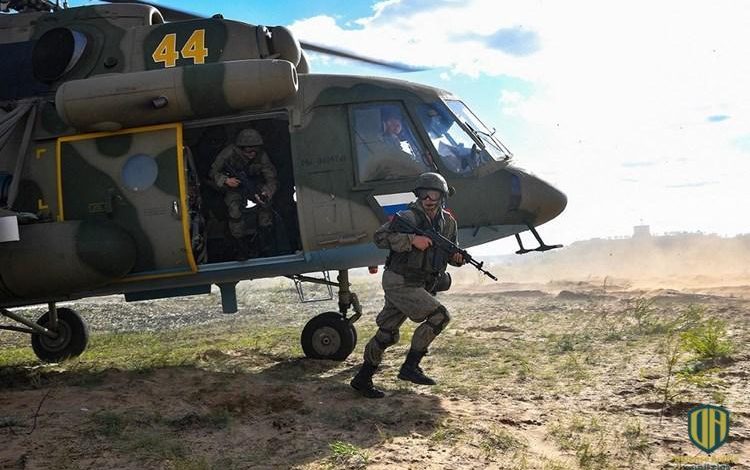 مناورات “تكتيكية” روسية جزائرية بمشاركة أفراد وآليات عسكرية وعدد من الطائرات المسيّرة والمقاتلة (فيديو)