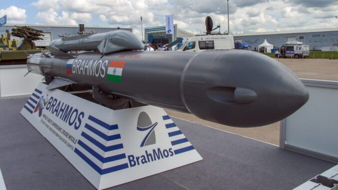 روسيا والهند تطلقان جيلا جديدا من صواريخ “براهموس” المجنّحة