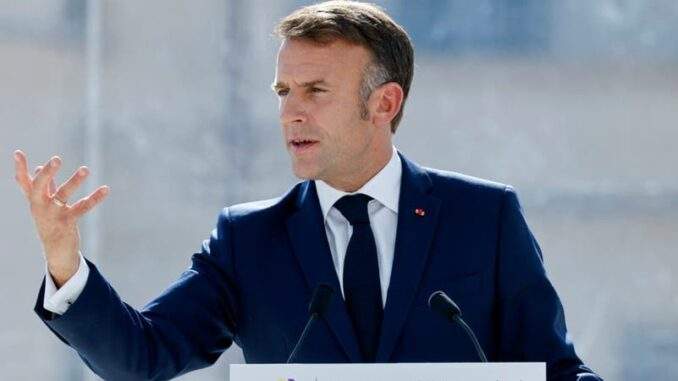 ماكرون يدعو إلى وقف تصدير الأسلحة الى إسرائيل