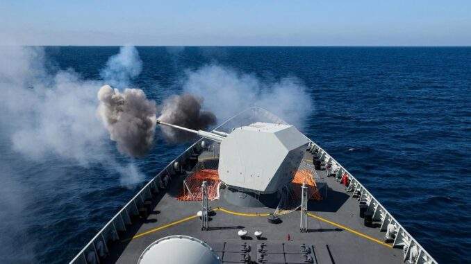 أسطول جيش التحرير الشعبي الصيني يجري مناورات بحرية واسعة النطاق