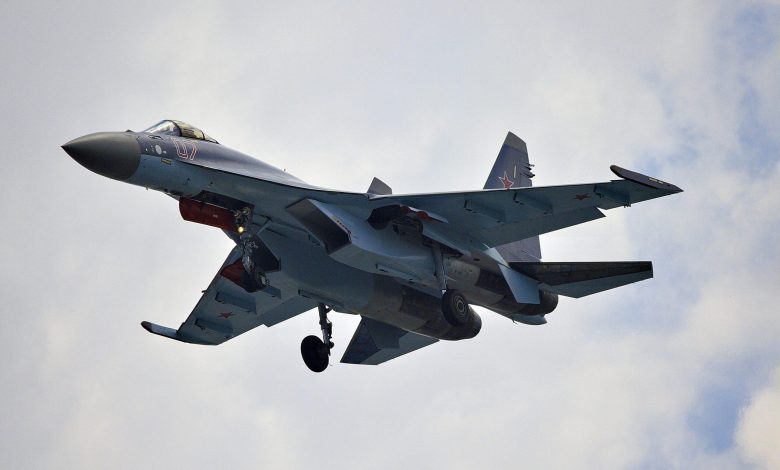 روسيا تكشف عن سبب تحطم طائرة مقاتلة من طراز “سو-35” في شرق أوكرانيا