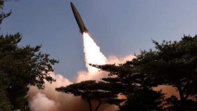 كوريا الشمالية تختبر صاروخًا باليستيًا تكتيكيًا بنظام توجيه جديد