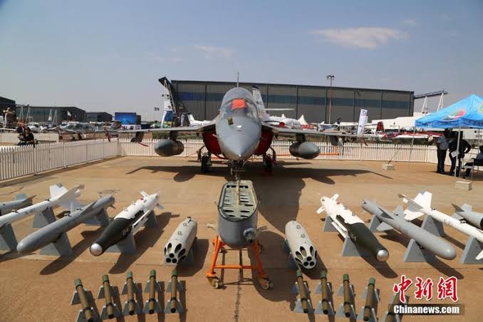 طائرة صينية من طراز “هونغدو إل-15”