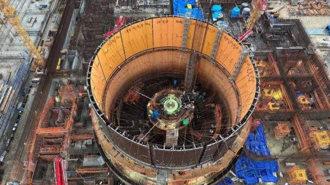 إنجاز هام في محطة الضبعة: تركيب المستوى الثاني من وعاء الاحتواء الداخلي للوحدة النووية الثانية