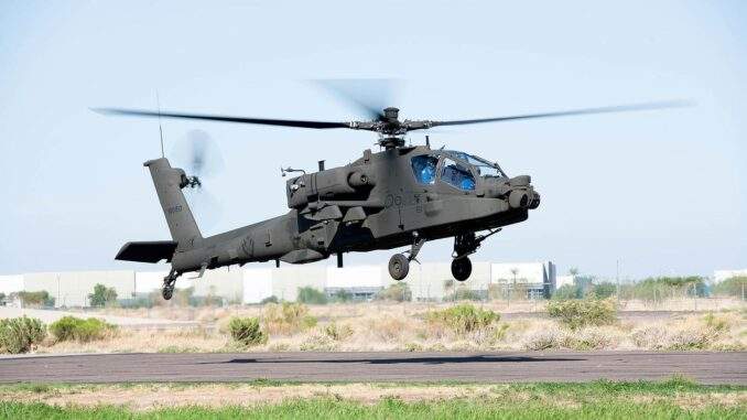 “بوينغ” تسلّم أول مروحية هجومية من طراز “AH-64E أباتشي” إلى الإمارات