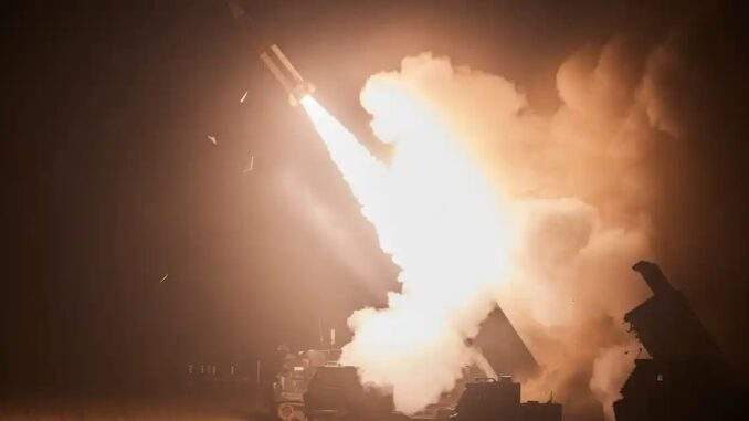 صواريخ “أتاكمز” الأمريكية في أوكرانيا والأهداف الروسية في مرمى النيران.. ما هي مواصفات هذه الصواريخ؟