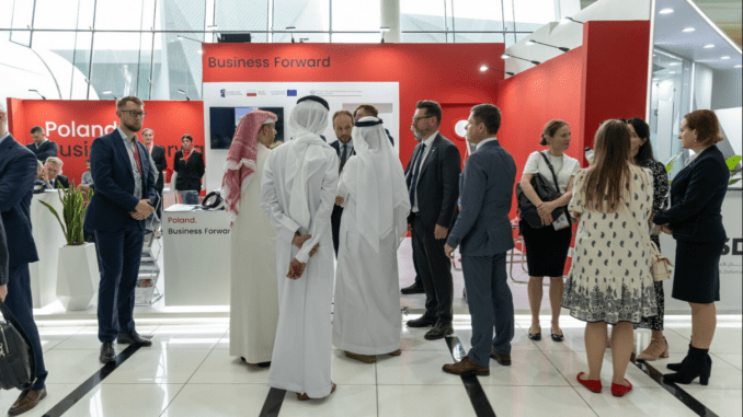 وكالة الاستثمار والتجارة البولندية تستعرض أحدث التقنيات في معرض IDEX أبوظبي 2025