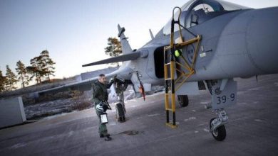 زيلينسكي يعلن بدء محادثات مع السويد لتسليمه طائرات “جريبين”