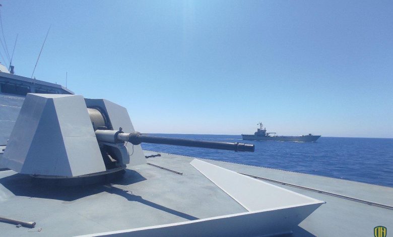 مصر واليونان تنفذان تدريبا بحريا عابرا بنطاق الأسطول الشمالي