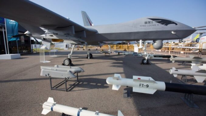 بالصور.. مسيّرة “وينج لونج 2” التابعة للقوات الجوية السعودية خلال تواجدها في قاعدة الملك خالد الجوية