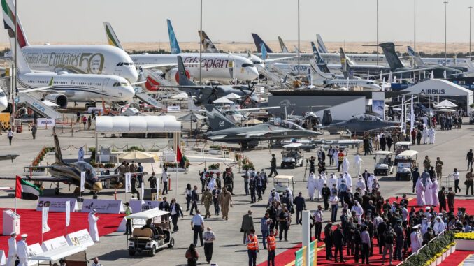 اختتام الدورة الأضخم لـ “معرض دبي للطيران 2025”: صفقات بمليارات الدولارات وحادث مأساوي يلقي بظلاله