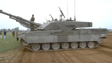 مناورة تدريبية للجيش الإيطالي تنتهي بإطلاق دبابة قذيفة بالخطأ على مزرعة للدجاج