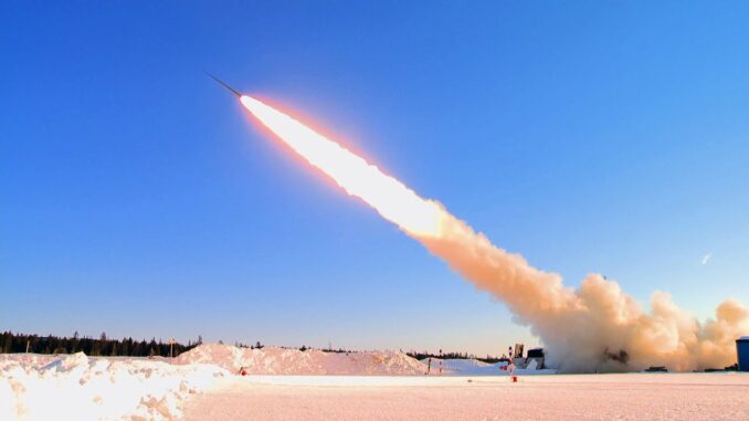 “بلومبرغ”: “بوينغ” ستزود القوات الأوكرانية بصاروخ أرضي مزود برأس يحمل قنبلة