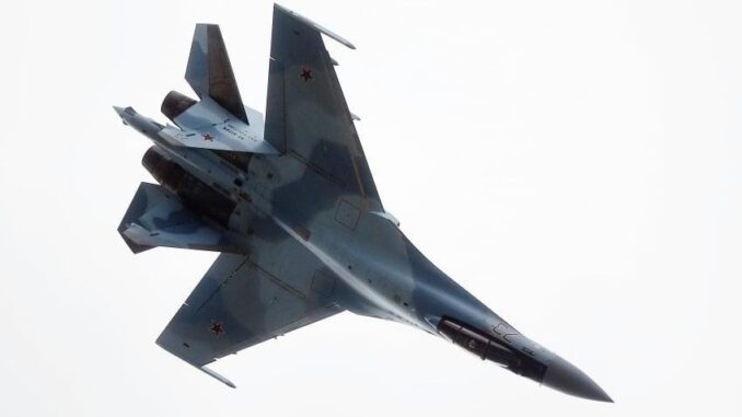 مقاتلة روسية من طراز “سو-35” تنفذ سلوكا عدوانيا فوق البحر الأسود