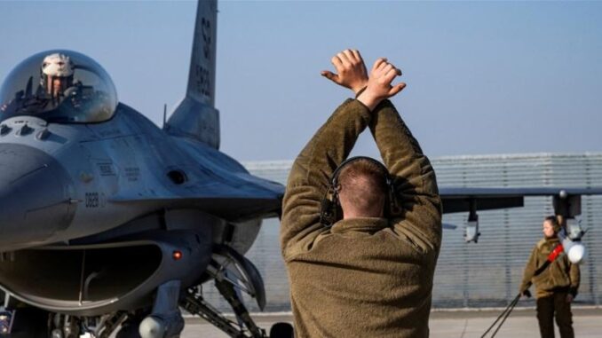 مدفعية وراجمات وتدريب طيارين على طائرات “أف-16”.. حزمة مساعدات عسكرية جديدة لأوكرانيا والدنمارك تشارك في التدريب