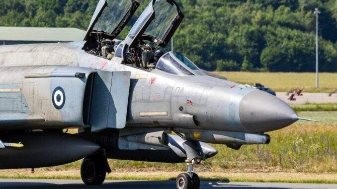 فضيحة تهز الأمن القومي الأمريكي.. تهريب قطع طائرات “إف-4” إلى إيران