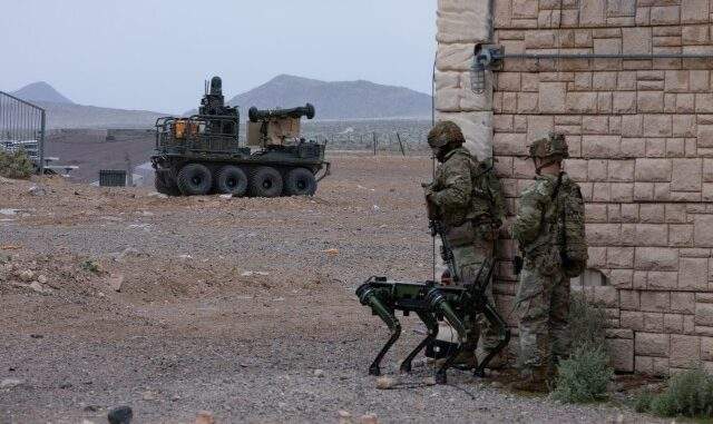 “فورين بوليسي”: روبوتات تُشارك في معارك حية لأول مرة