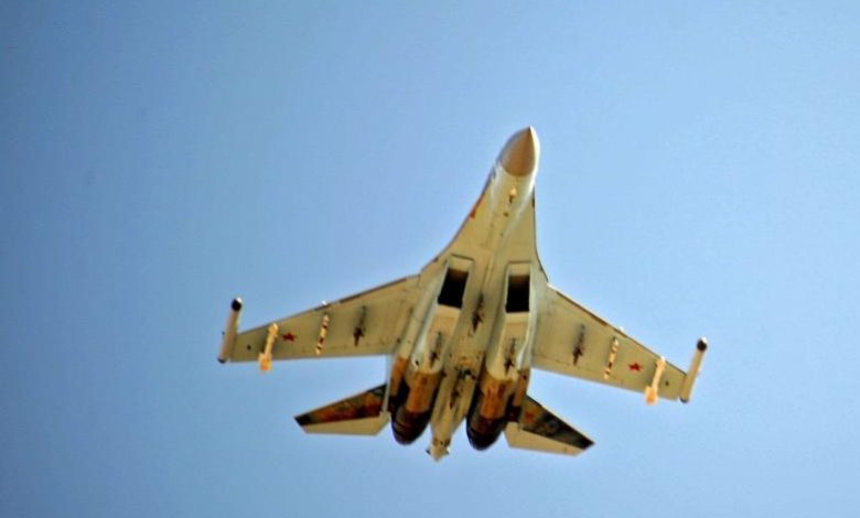 بالصور: مقاتلة “سو-35” المصرية تجري تدريبات جوية في روسيا