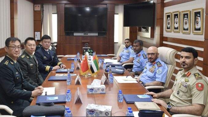 الإمارات والصين تبحثان تعزيز التعاون في المجالات العسكرية والدفاعية