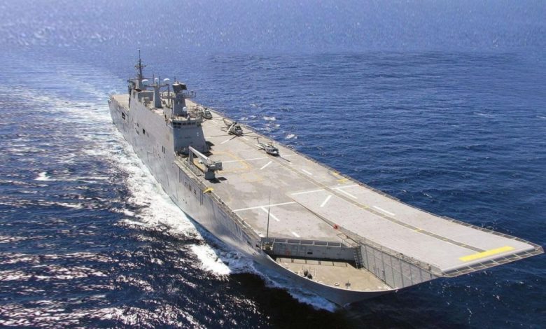 الطائرة المسيرة “بيرقدار تي بي” على مدرج سفينة “أناضول” التركية