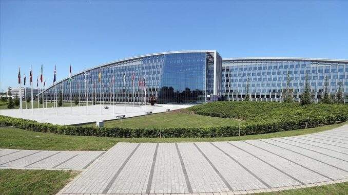 الناتو يحذر ويعزز استعداداته للمواجهة