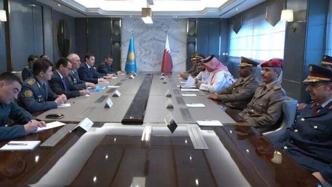 في إطار زيارة وزير الدفاع الكازاخي روسلان جاكسيليكوف.. قطر وكازاخستان توقعان اتفاقية تعاون عسكري