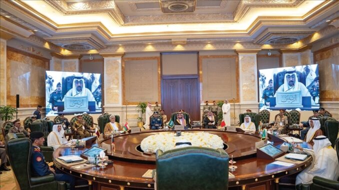 مجلس الدفاع المشترك الخليجي يدعو لتعزيز التنسيق العسكري المشترك