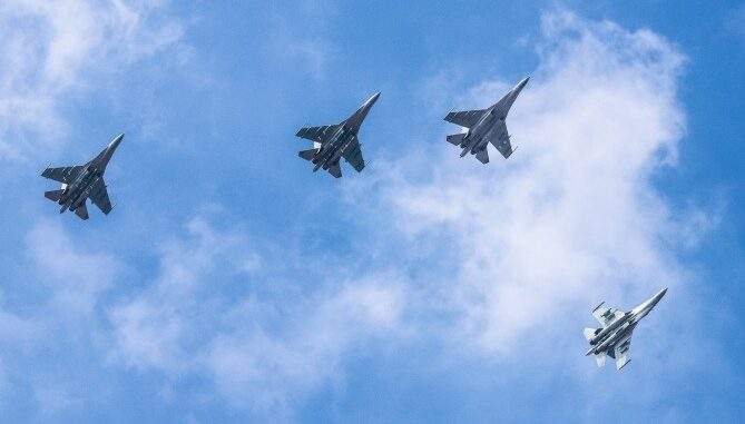 الصين تكشف عن صاروخ جو-جو جديد يغير معادلة التفوق الجوي