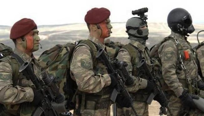 خلوصي أكار يزور قوات “الكوماندوز” ببحر إيجة