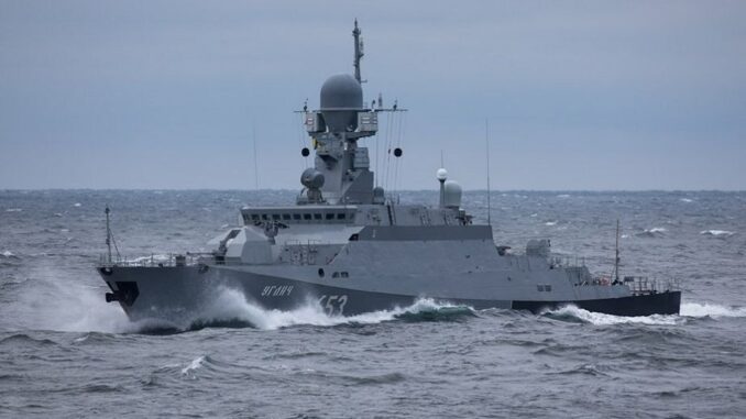 روسيا تختبر سفينة حربية مجهزة بصواريخ “كاليبر”