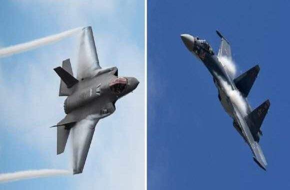 المقاتلة الأمريكية “إف-22 رابتور” في مواجهة مع المقاتلة الروسية “سو-35”.. لمن الغلبة؟