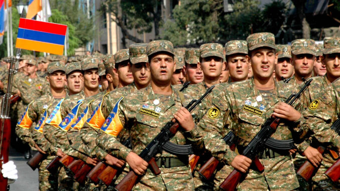 أرمينيا تضع قواتها العسكرية في حالة تأهب قصوى على الحدود مع أذربيجان