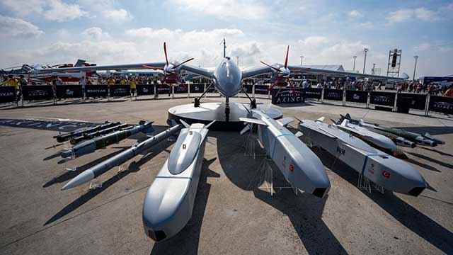 الطائرة المسيرة التركية “أقنجي” تنجح في إطلاق ذخيرتين ذكيتين