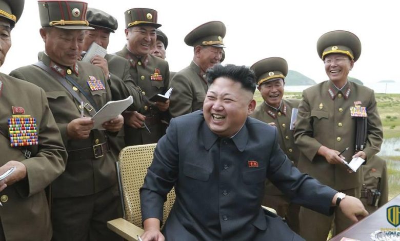 تدريبات رهيبة لجنود كوريين أمام كيم جونغ (فيديو)