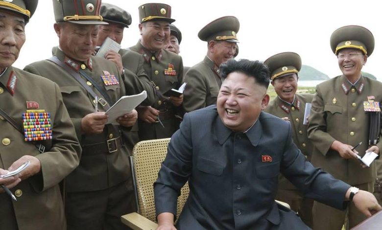 تدريبات رهيبة لجنود كوريين أمام كيم جونغ (فيديو)