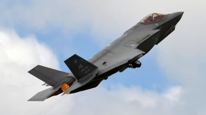 ترامب يُفجِّرها ويُقرر بيع “إف-35” الشبحية للسعودية.. هل يتحقق الحلم؟